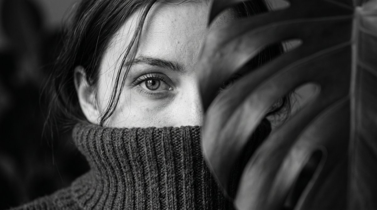Intimate black and white editorial close up of a young wo... - @bmx_ai13